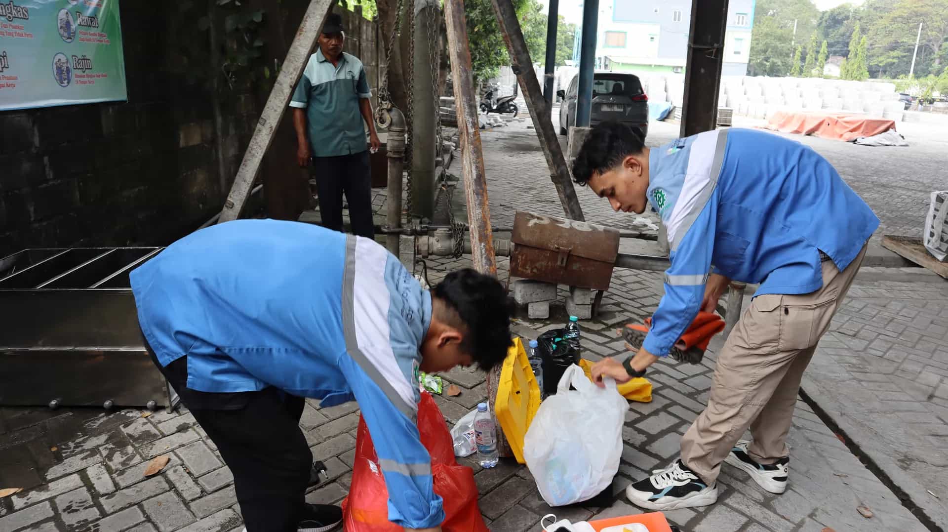 Pengecekan Peralatan Lapangan